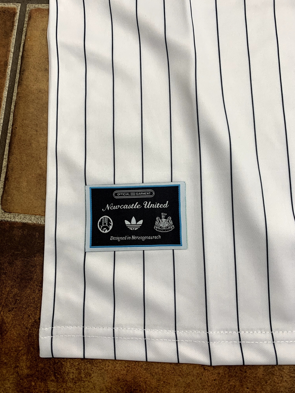 adidas Originals Newcastle United 2025/26 Terrace Icons Jersey Size M - Picture 4 of 6